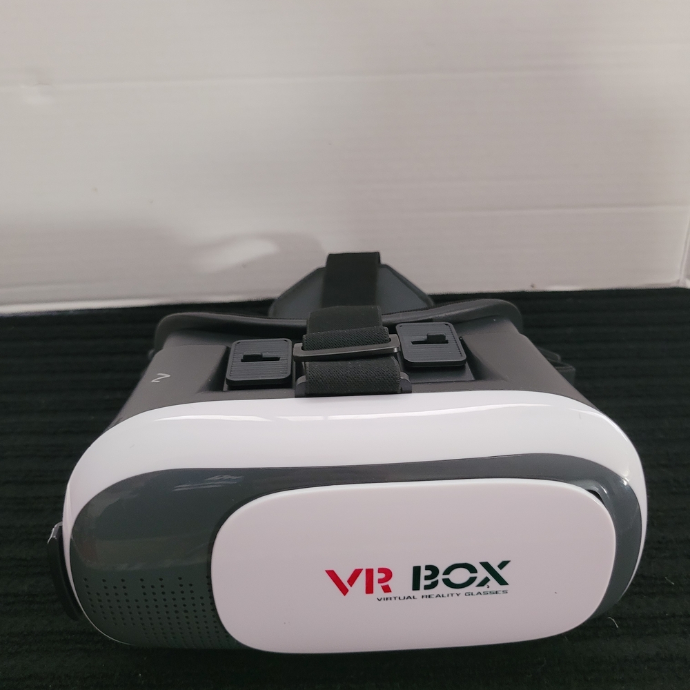 Virtual Reality Headset - Black and White